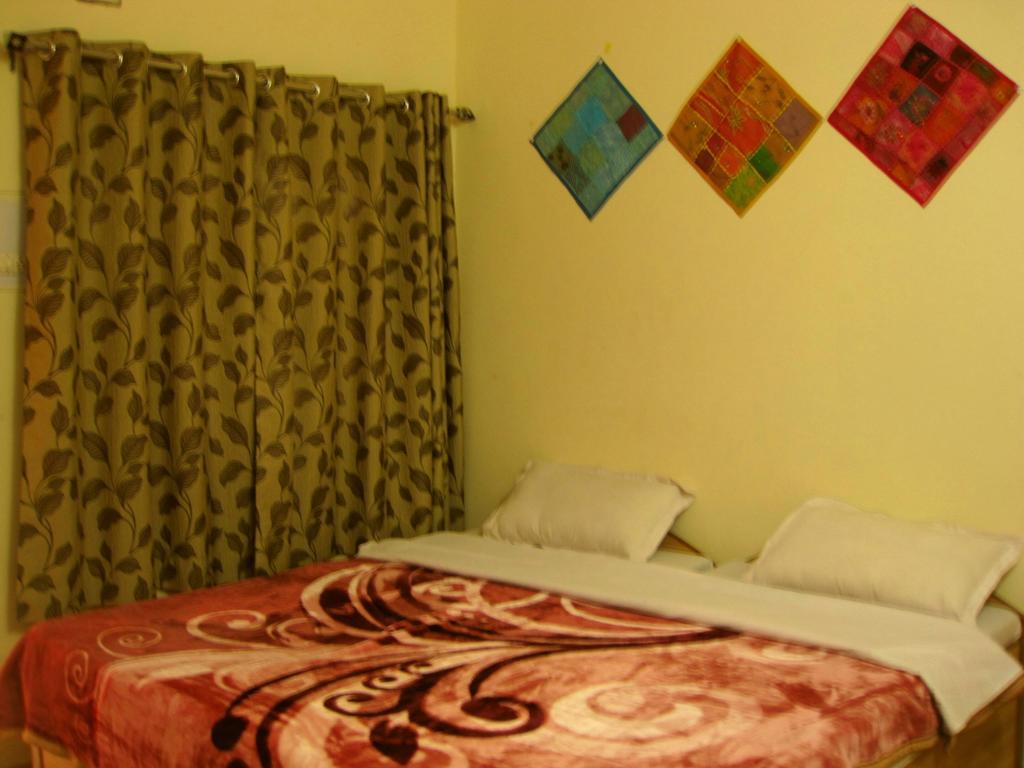 Bona Cafe Restaurant & Sala Guest House Varanasi Habitación foto